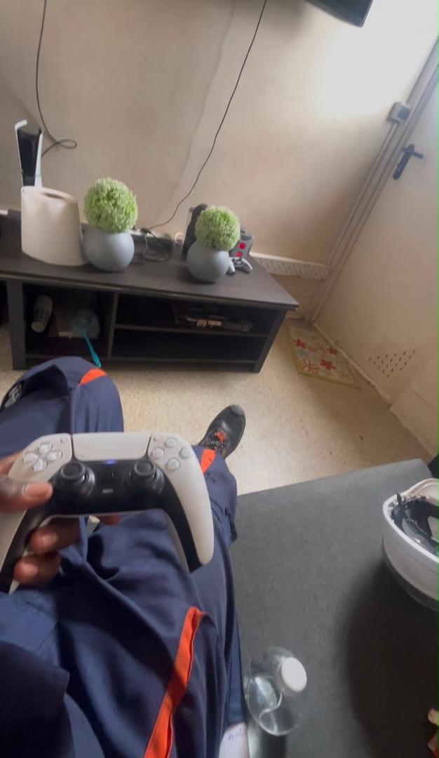 Console PS5 dans l'espace détente